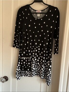 Polka Dot Scoop Neck Tunic Top - Black & White